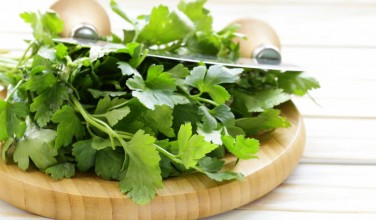 http://www.greekboston.com/wp-content/uploads/2014/02/Recipe-for-Maidanosalata1-376x220.jpg