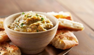 http://www.greekboston.com/wp-content/uploads/2014/02/Melitzanosalata-Eggplant-Salad-Recipe-376x220.jpg