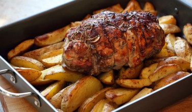 http://www.greekboston.com/wp-content/uploads/2014/02/Roast-Leg-of-Lamb-With-Potatoes-376x220.jpg